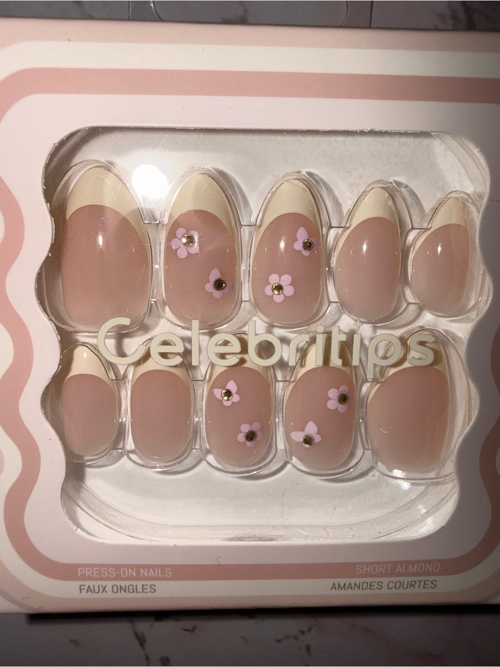 Celebritips Short Almond Press-On Nails - Yellow & Nude with Pink Daisies - Picture 3 of 4